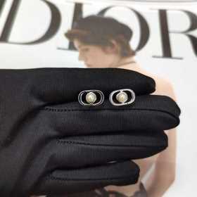 迪奧Dior新款珍珠銀色耳釘