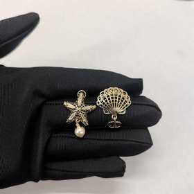 迪奧Dior新款鏤空貝殼耳釘