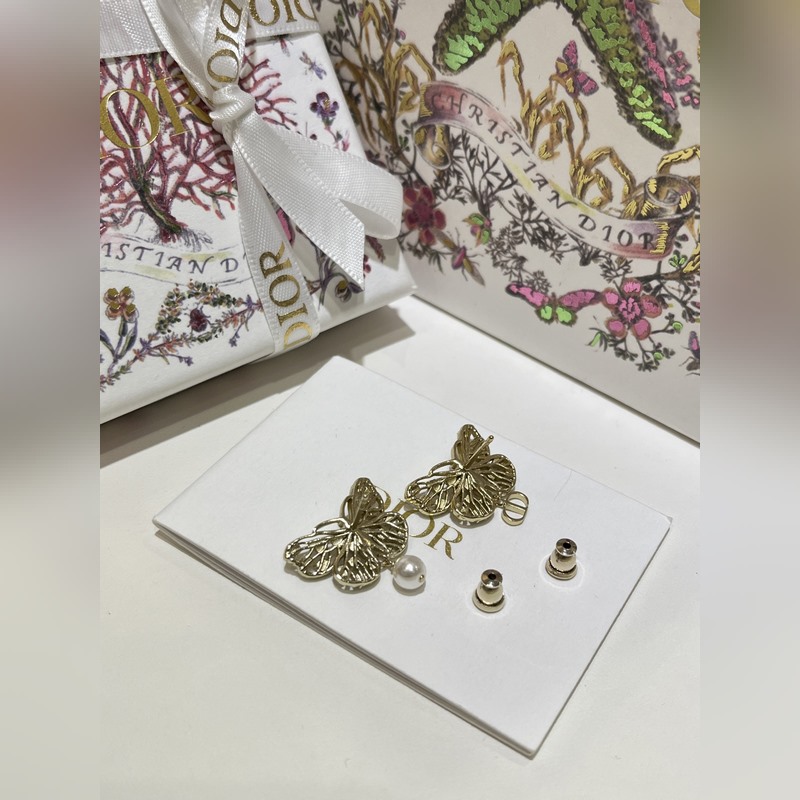 Dior 新款鏤空小米珠蝴蝶珍珠cd耳釘 小珍珠點(diǎn)綴鏤空金屬蝴蝶脈絡(luò)骨骼 不對
