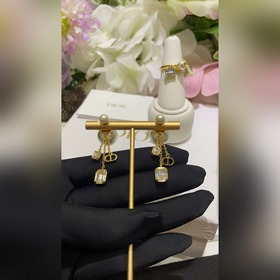 今日到貨 江疏影同款 Dior 新款金色CD珍珠方鑽冰糖流蘇吊墜雙球耳釘 大顆