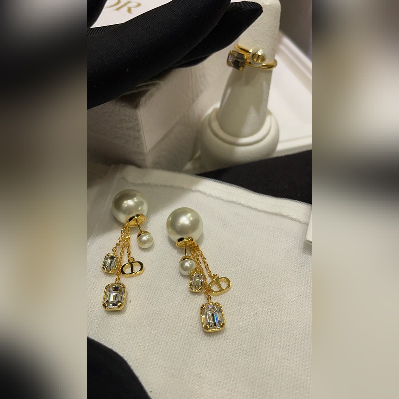 今日到貨 江疏影同款 Dior 新款金色CD珍珠方鑽冰糖流蘇吊墜雙球耳釘 大顆