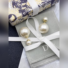 [原單對版] (配全套包裝) 迪奧D!or經(jīng)典大小珠耳釘 維密超模劉雯同款