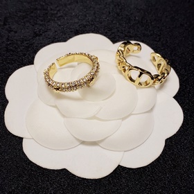 新款迪奧CD字母滿鑽套裝時尚系列五角星 造型戒指！夏天必備款 一戴就忍不住想誇的