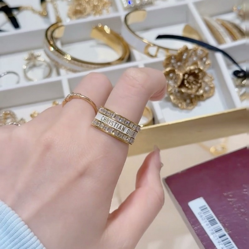 [原單對版] (配全套包裝) 新款Dior迪奧CD字母滿邊鑽時尚系列五角星 造