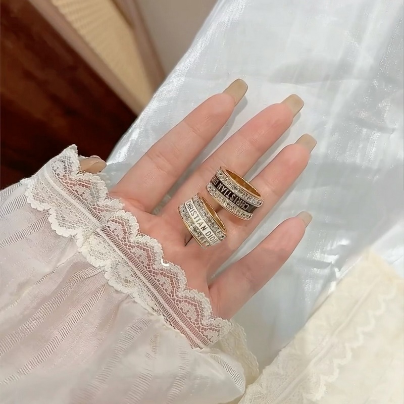 [原單對版] (配全套包裝) 新款Dior迪奧CD字母滿邊鑽時尚系列五角星 造