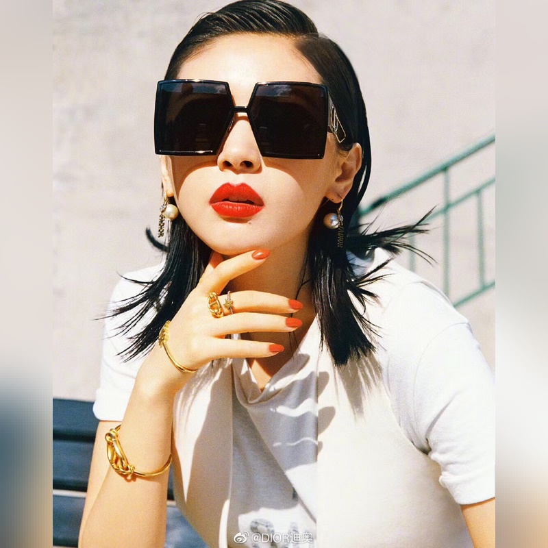 DIOR迪奧 新款 CD戒指 現(xiàn)貨即發(fā) 爆款隨時(shí)斷，.時(shí)尚造型設(shè)計(jì) 很漂亮 專櫃