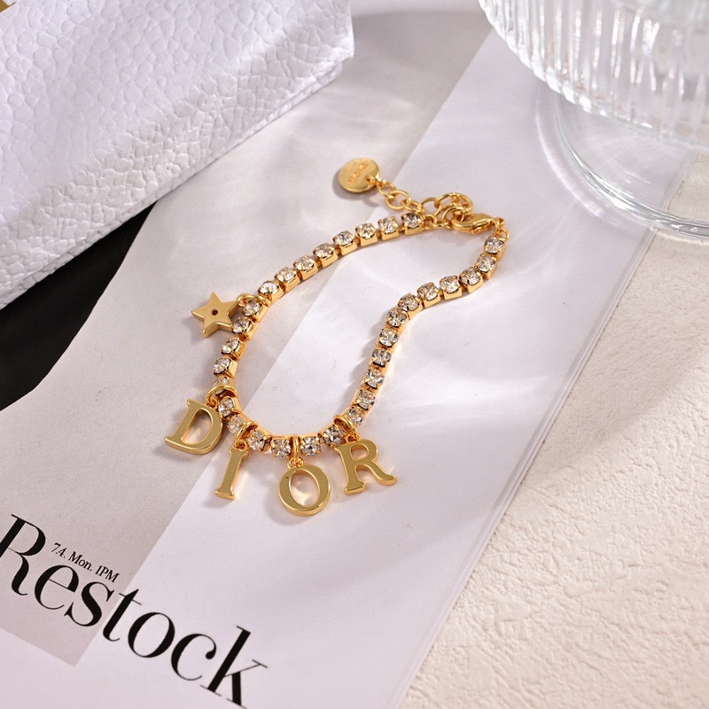[原單對版]手鍊+項(xiàng)鍊 迪奧 新款 一線大牌都愛的Dior·迪奧 新品套裝。金屬