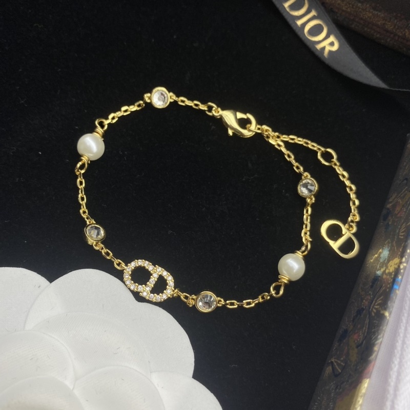 迪奧DIOR 新款字母珍珠鑲鑽氣質複古手鍊