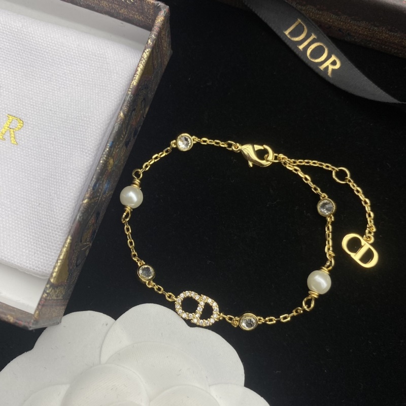 迪奧DIOR 新款字母珍珠鑲鑽氣質複古手鍊