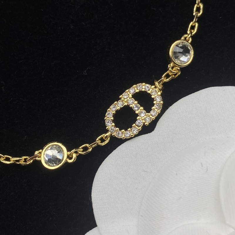 迪奧DIOR 新款字母珍珠鑲鑽氣質複古手鍊