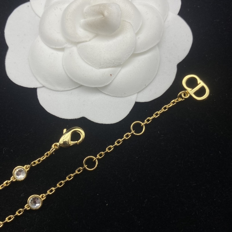 迪奧DIOR 新款字母珍珠鑲鑽氣質複古手鍊