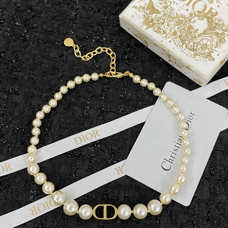 [Dior迪奧]經(jīng)典熱銷款 超火爆的一款項(xiàng)鍊 重磅強(qiáng)烈推薦 金屬質(zhì)感超佳 重工電