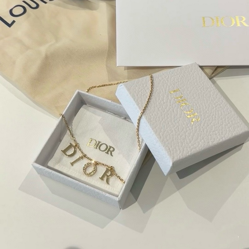 [原單對版] (配全套包裝) 迪奧Dior流蘇字母鑲鑽項鍊 小紅書推薦 吊墜質