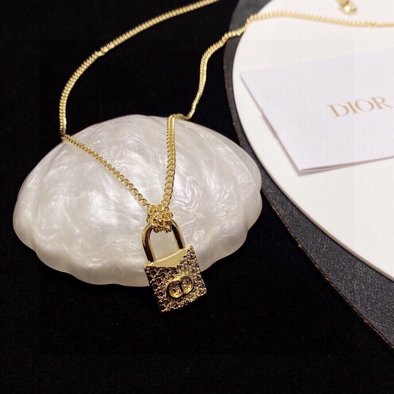 [迪奧Dior同心鎖項鍊]CD經典的鍊條+字母Logo設計，造型極簡且大氣，簡潔