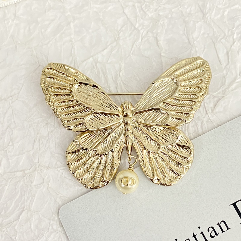 dior 胸針熱銷款火爆上新 迪奧大蝴蝶 胸針 優雅迷人的蝴蝶胸針，讓你成為焦點
