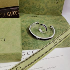 [原單對版]戒指+手鐲 GUcci這款字母手鐲上演繹為別具個(gè)性的互扣式雙G造型