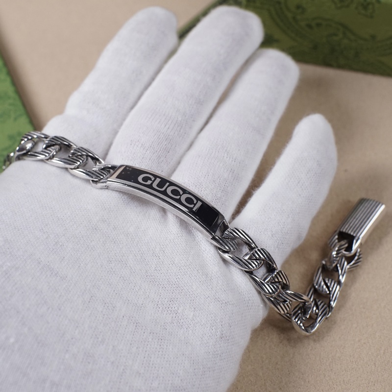 [原單對版] (配全套包裝) gucci字母黑色琺瑯手鍊、 新款刻紋鍊條搭配黑