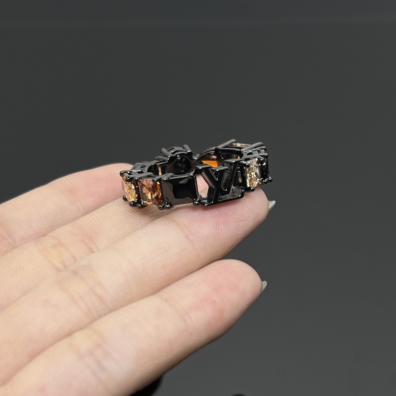 [原單對版] (配全套包裝) Lv戒指 新品彩鑽字母黑武士戒指