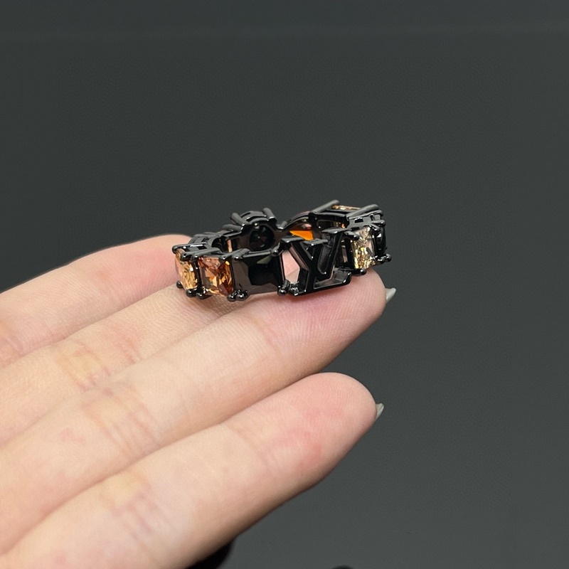 [原單對版] (配全套包裝) Lv戒指 新品彩鑽字母黑武士戒指