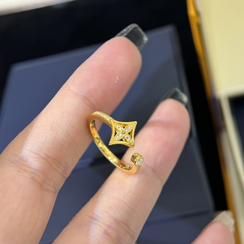 [原單對版] (配全套包裝) 驢家 新款 奢侈滿鑽 老花四葉草開口戒指 頂級耀