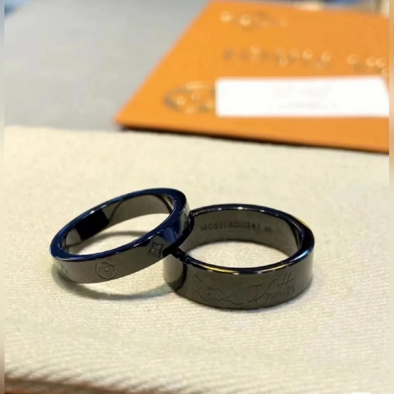 [原單對(duì)版] (配全套包裝) 驢家新款You And Me LV戒指由寬窄不同