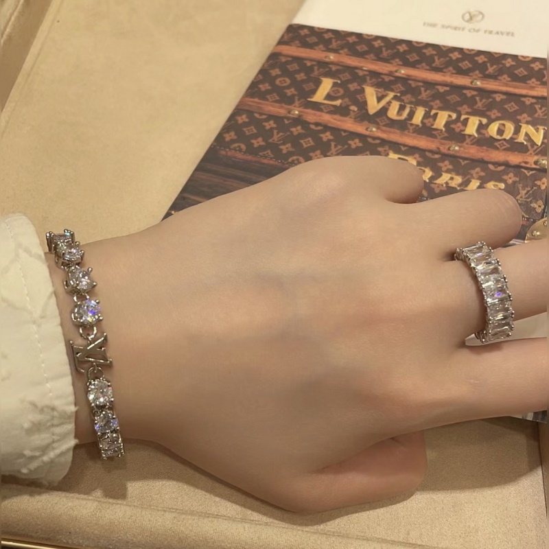 新品上架 Louis Vuitton 新品上架 Louis Vuitton