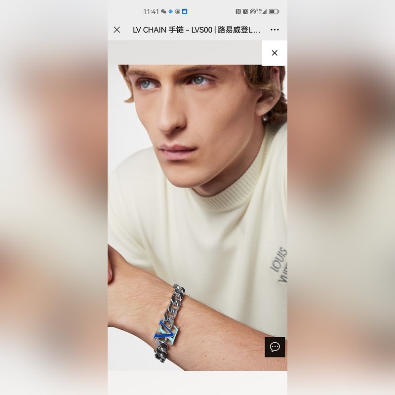 驢家 款 LV Chain 手鍊以鮮明琺瑯創(chuàng)意塑造 LV 字母開合，占據(jù)視線焦點