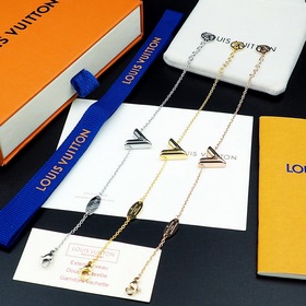 驢家Essential lv手鍊 V字手鍊經(jīng)典設(shè)計，整體比例具女人味，且佩戴方便