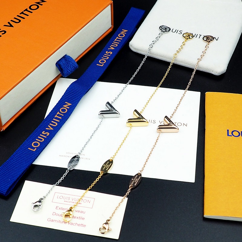 驢家Essential lv手鍊 V字手鍊經典設計，整體比例具女人味，且佩戴方便