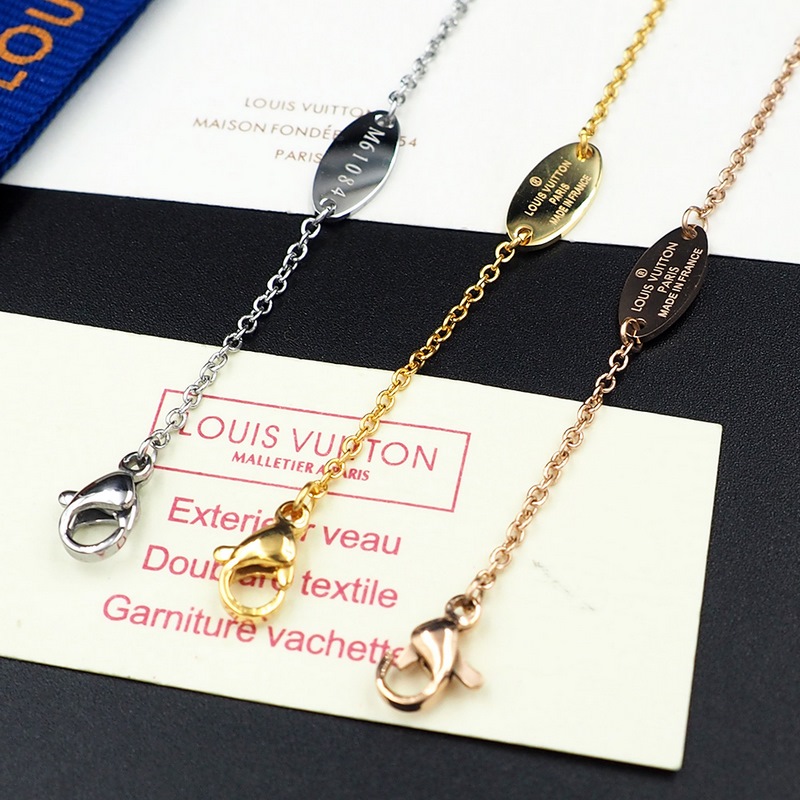 驢家Essential lv手鍊 V字手鍊經典設計，整體比例具女人味，且佩戴方便