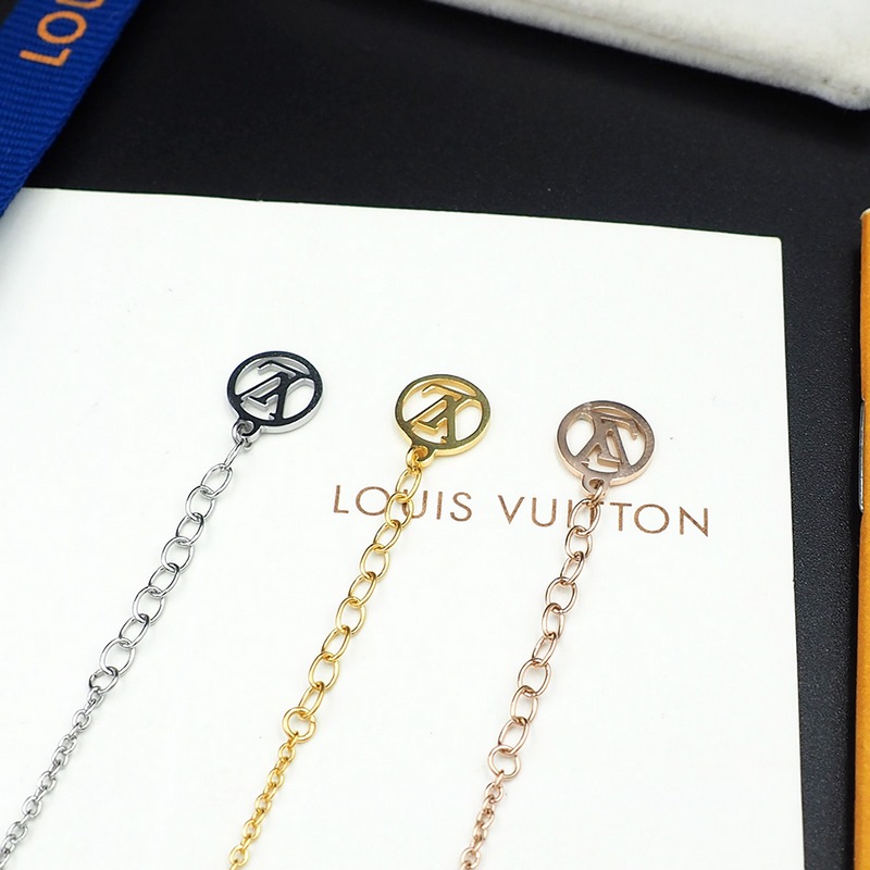 驢家Essential lv手鍊 V字手鍊經典設計，整體比例具女人味，且佩戴方便