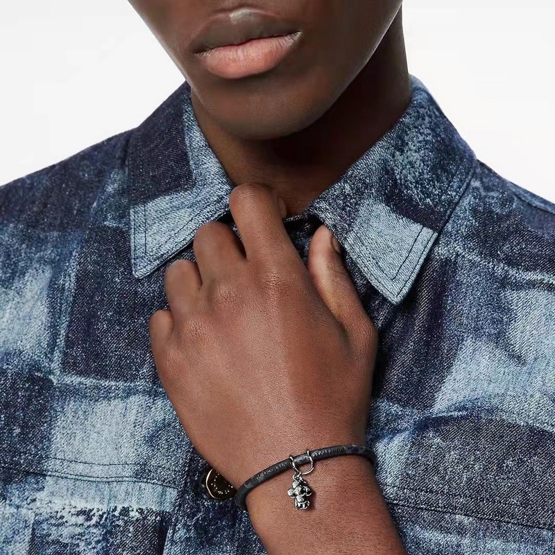 new驢家新款lv手鍊LV路易威登 時尚 個性 搭配lv各種元素配件 官網精選款