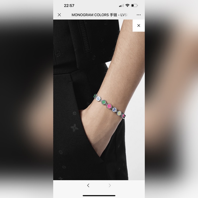 驢家Monogram Colors 手鍊取自金屬串珠，為琺瑯 LV 字母和 Mo