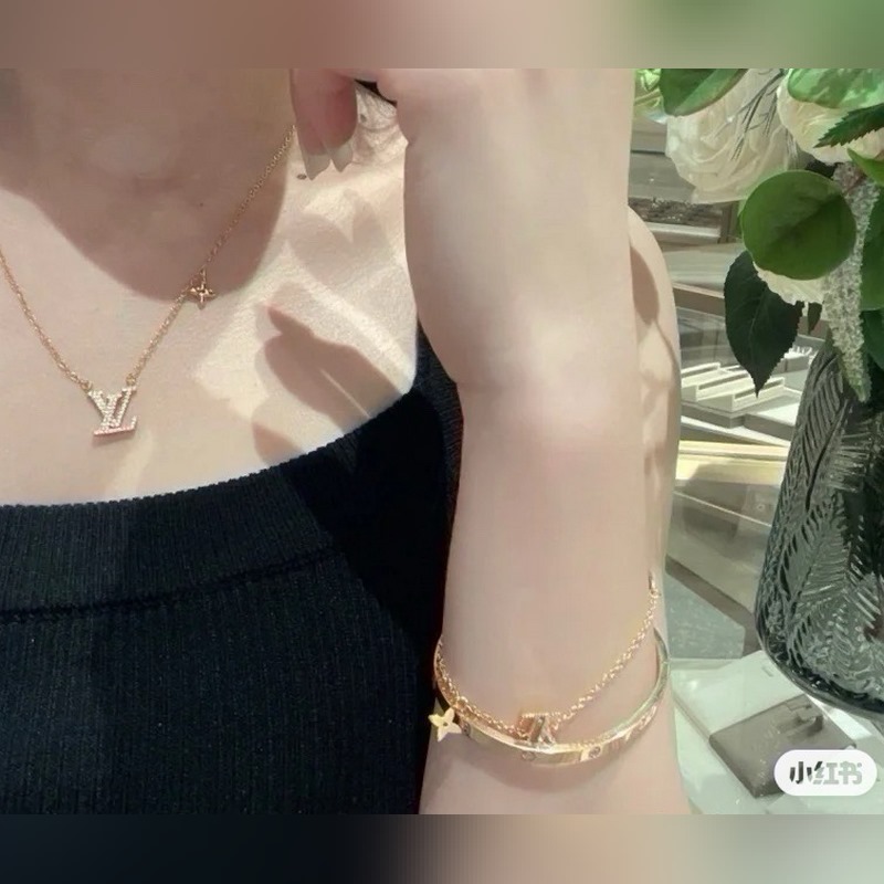 [原單對版] (配全套包裝) 路易威登字母手鍊 秉承精湛匠藝 拋光色澤成就經典