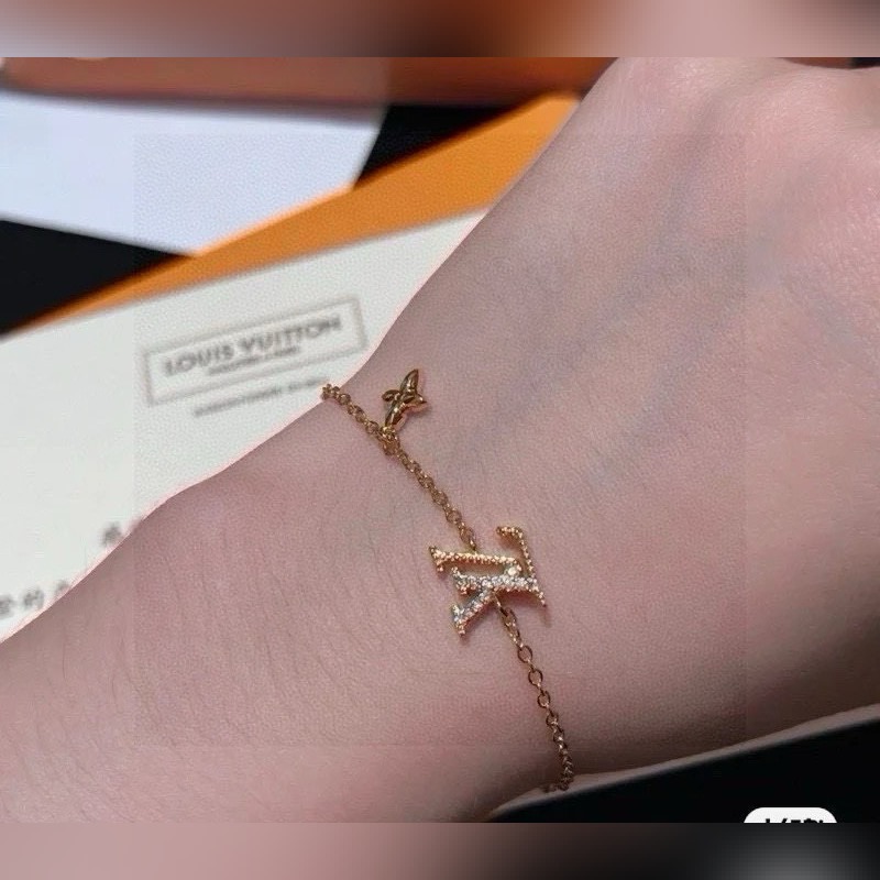 [原單對版] (配全套包裝) 路易威登字母手鍊 秉承精湛匠藝 拋光色澤成就經典