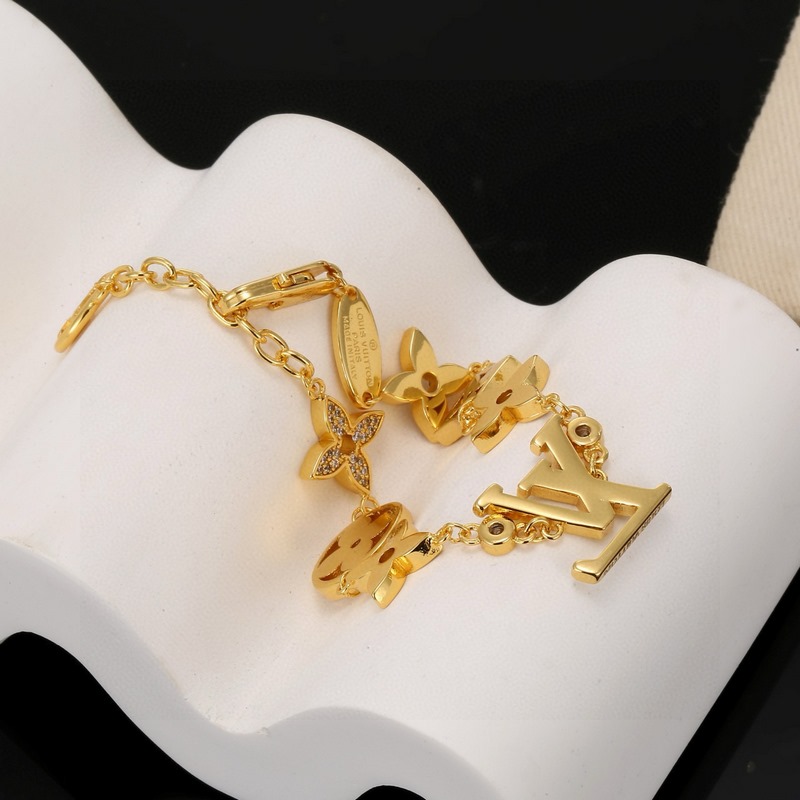 [原單對(duì)版] (配全套包裝) 路易威登字母手鍊秉承精湛匠藝 拋光色澤成就經(jīng)典