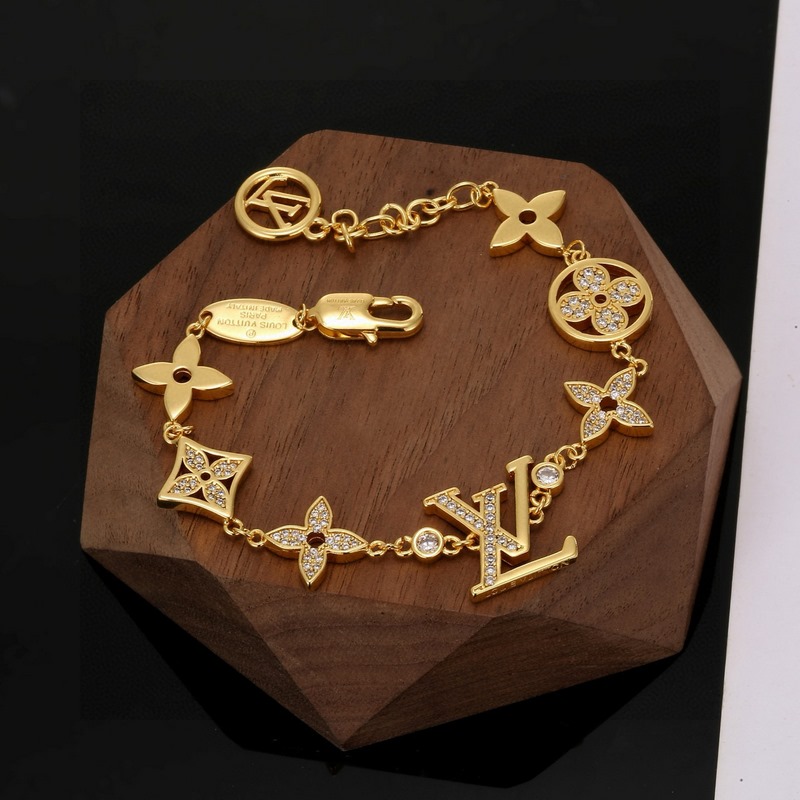 [原單對(duì)版] (配全套包裝) 路易威登字母手鍊秉承精湛匠藝 拋光色澤成就經(jīng)典