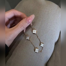 [原單對版] (配全套包裝) LV四花白貝手鍊