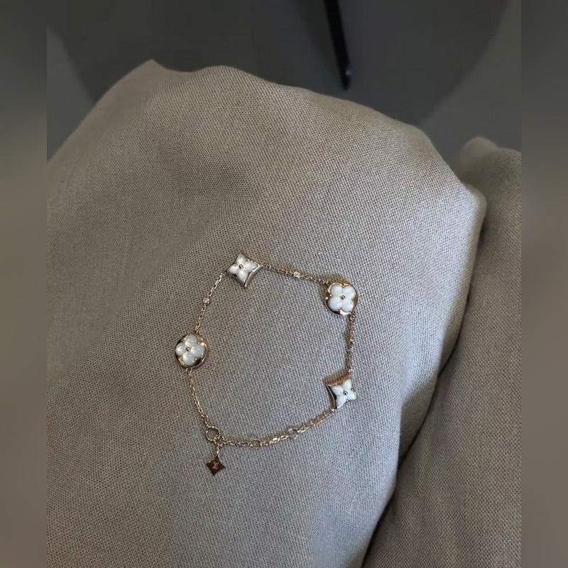 [原單對版] (配全套包裝) LV四花白貝手鍊