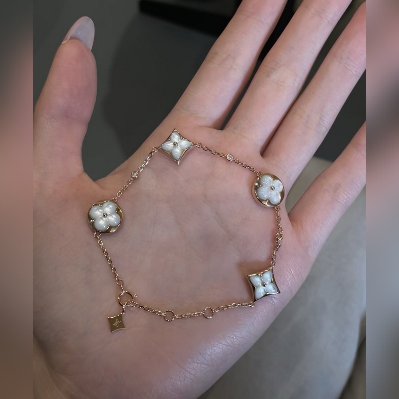 [原單對版] (配全套包裝) LV四花白貝手鍊