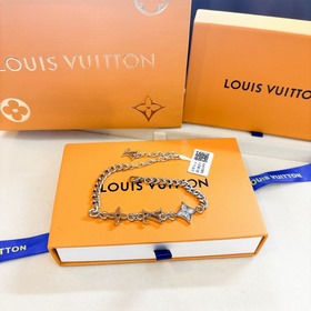 [原單對版] (配全套包裝) LV， MNG ROW 金屬四葉草歐美情侶字母吊