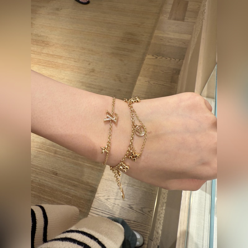 [原單對(duì)版] (配全套包裝) [Lv最新款 手鍊花朵 ]