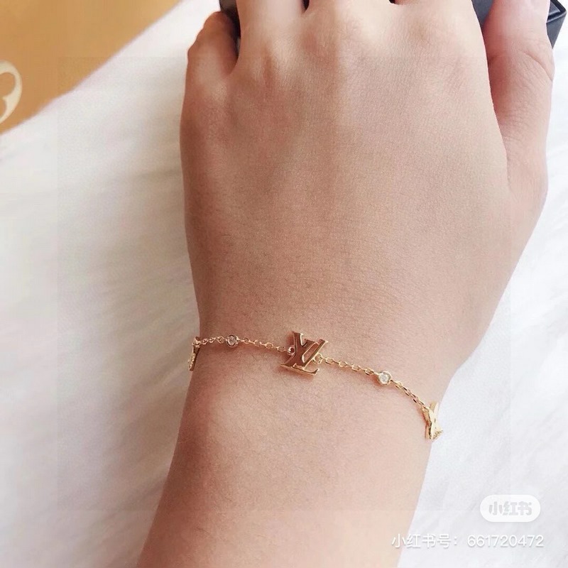 [原單對版] (配全套包裝) 路易威登字母手鍊 秉承精湛匠藝 拋光色澤成就經(jīng)典