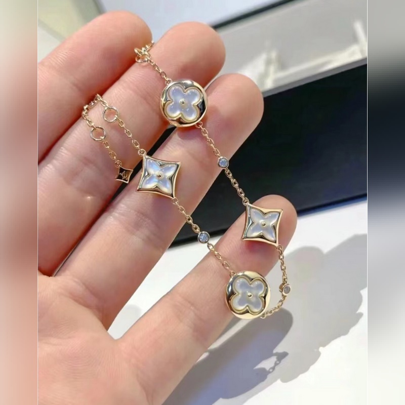 [原單對版] (配全套包裝) LV溫潤如玉的四花白貝手鍊，銷量王