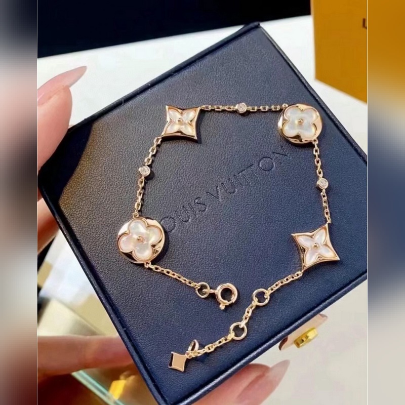 [原單對版] (配全套包裝) LV溫潤如玉的四花白貝手鍊，銷量王