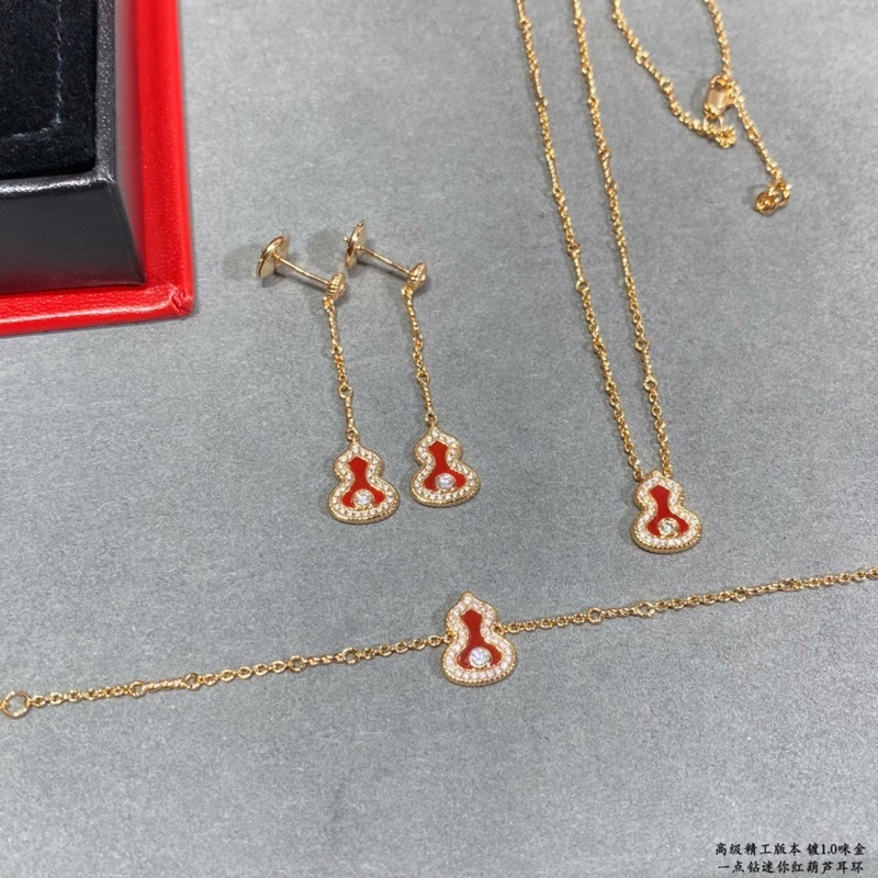 V金鍍咪金 2110270 麒麟迷你一點鑽紅葫蘆耳環，高顔值 上身效果很贊 很百