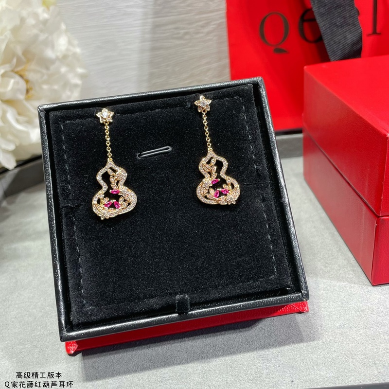 V金鍍咪金  麒麟花藤紅葫蘆耳環，佩戴Qeelin Wulu Lace蕾絲葫蘆