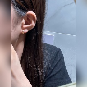 V金材質 5140210 麒麟圓圈葫蘆兩邊無鑽耳釘，福祿永恒-以圓鼓為靈感的Qe