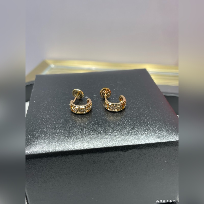 V金材質 5140210 麒麟圓圈葫蘆兩邊無鑽耳釘，福祿永恒-以圓鼓為靈感的Qe