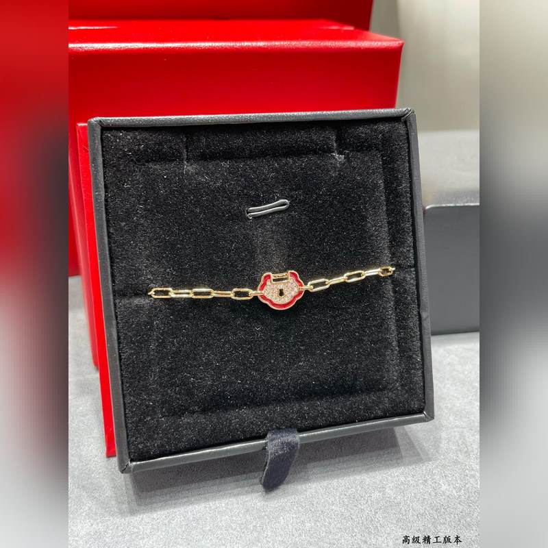 V金鍍咪金 5140210 麒麟紅邊滿鑽如意鎖手鍊 時尚與傳統相結合的一款 不會